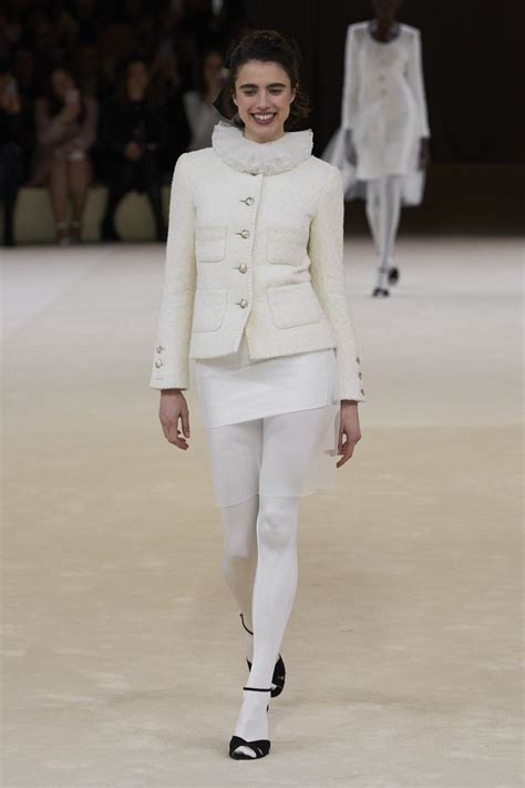 chanel op de beurs|Chanel SS24 Haute Couture: de show in 5 hoogtepunten.